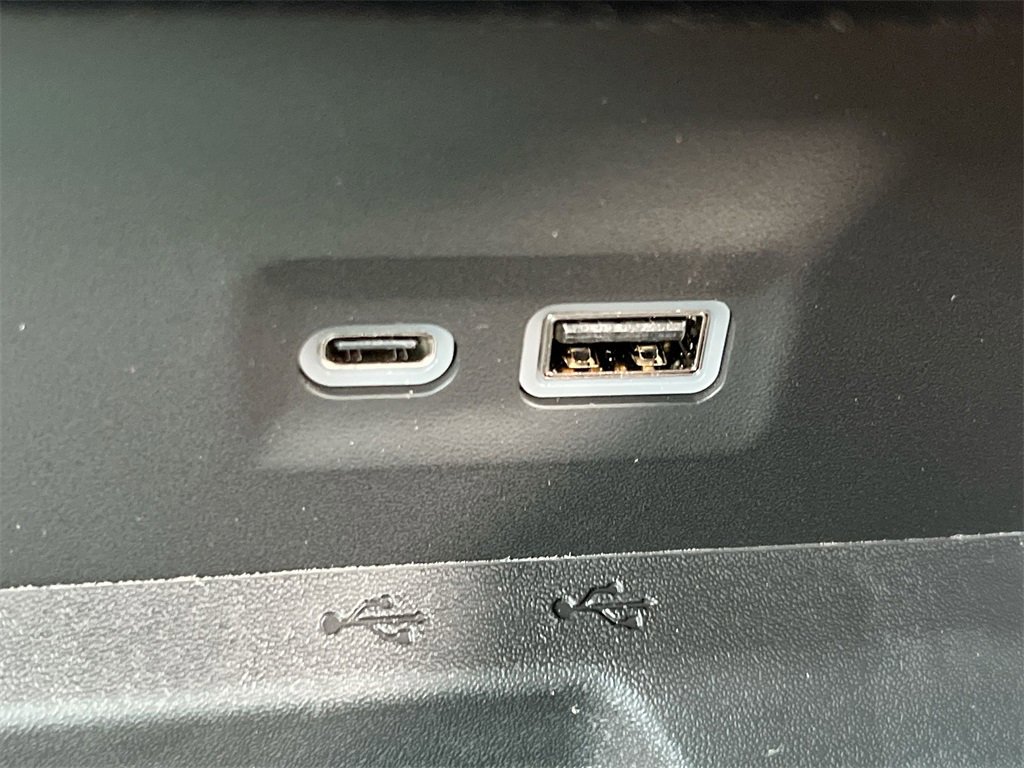 New 2025 GMC Yukon Elevation image 28