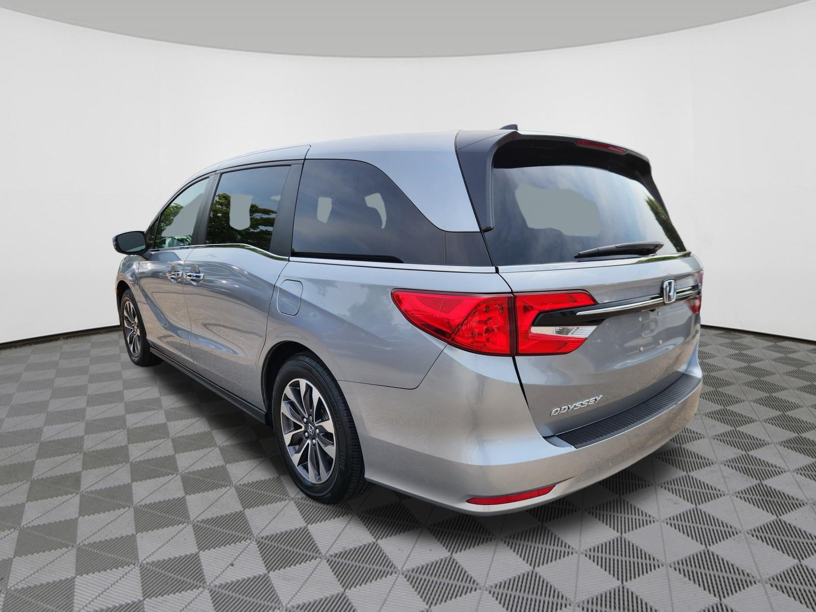 Certified 2024 Honda Odyssey EX-L image 3