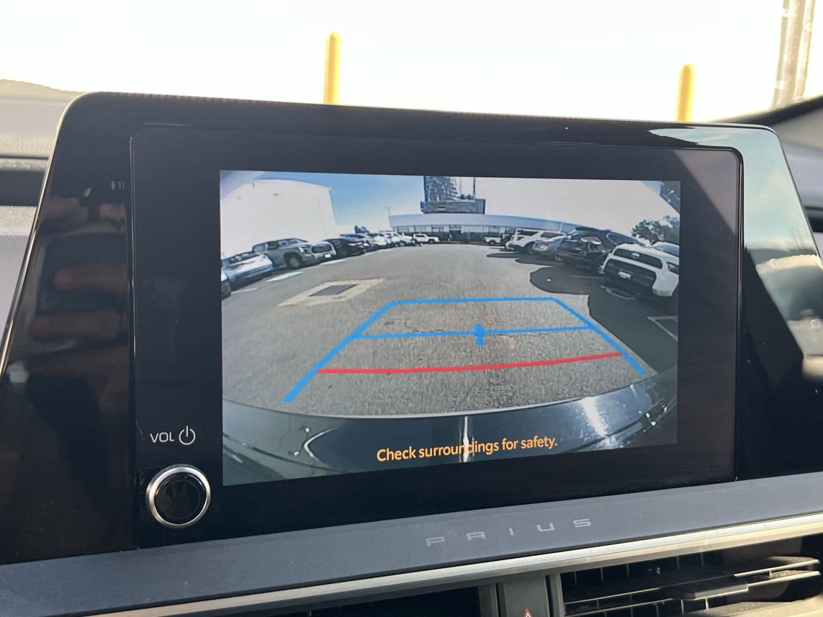 Used 2025 Toyota Prius LE FWD image 18
