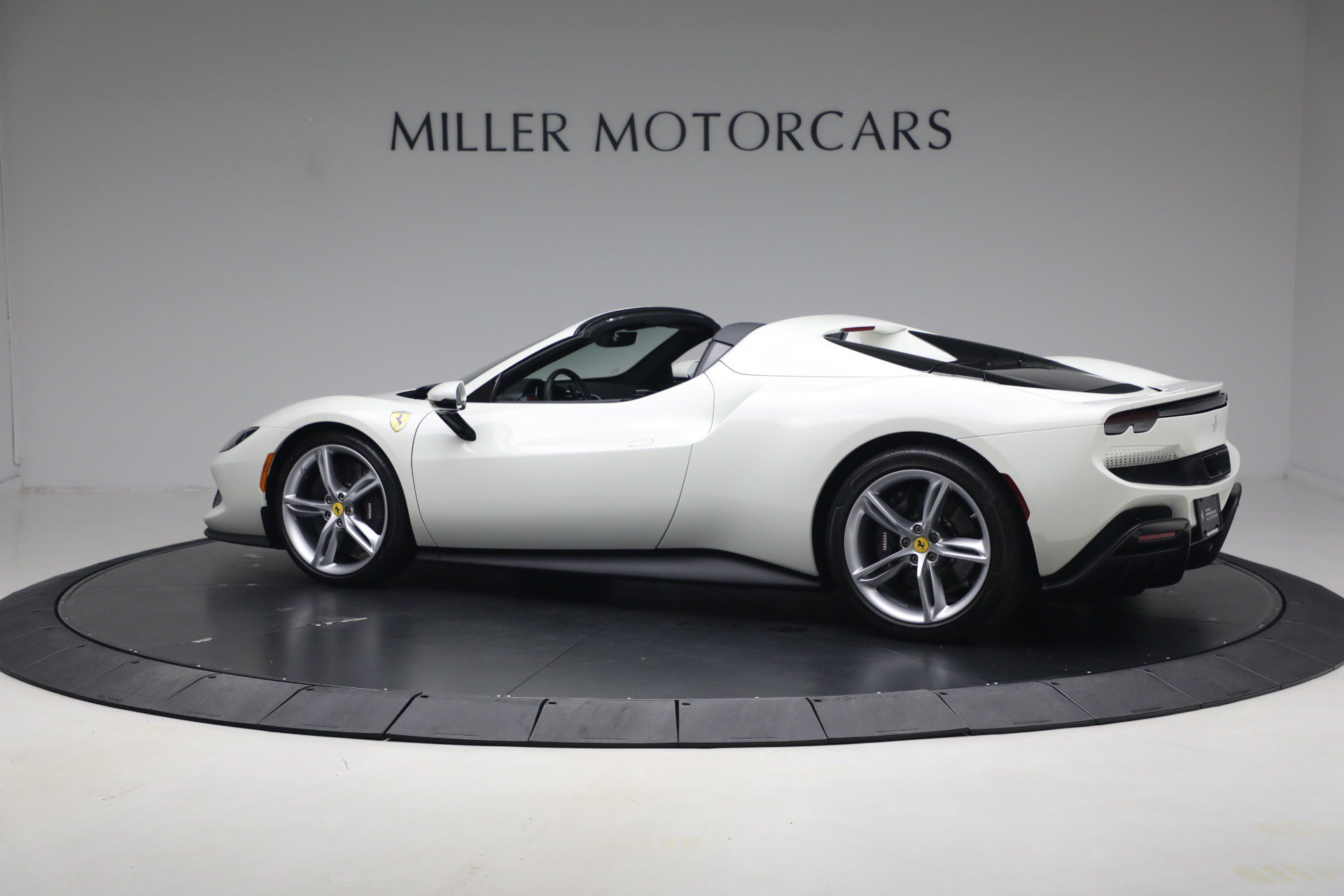 Used 2025 Ferrari 296 GTS RWD image 4