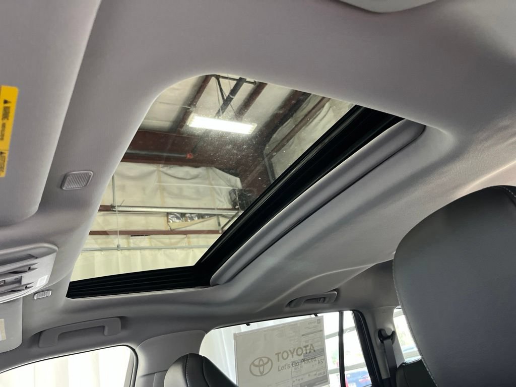 New 2026 Toyota Highlander Limited AWD/4WD image 3