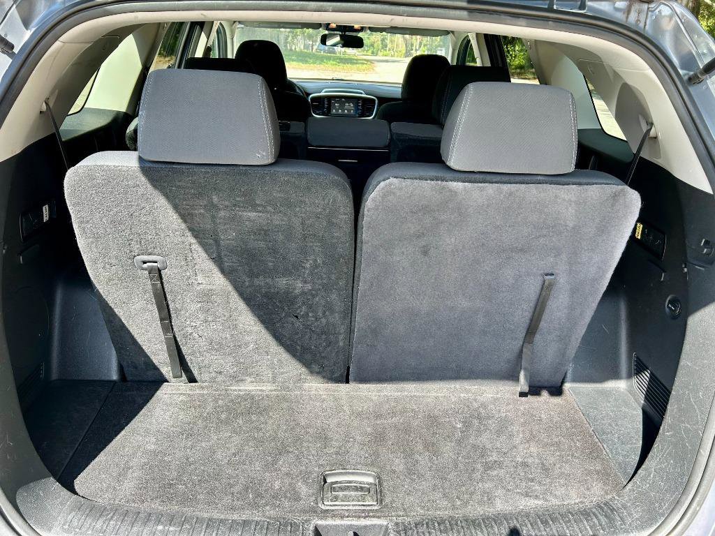 Used 2020 Kia Sorento S image 10