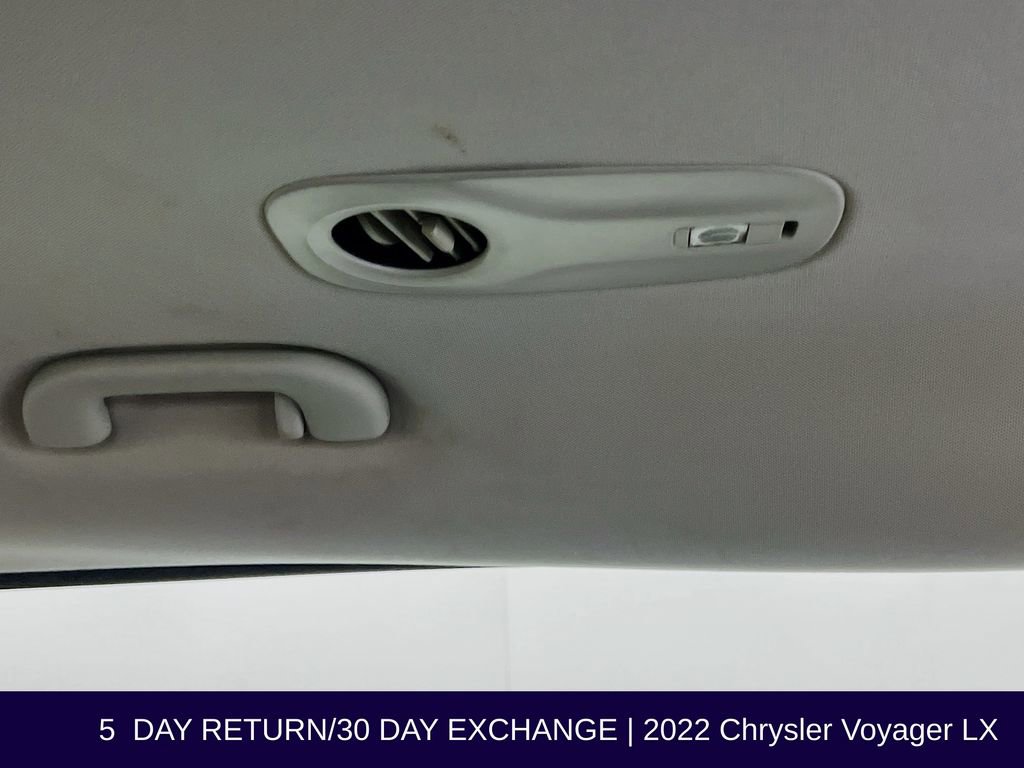 Used 2022 Chrysler Voyager LX image 29