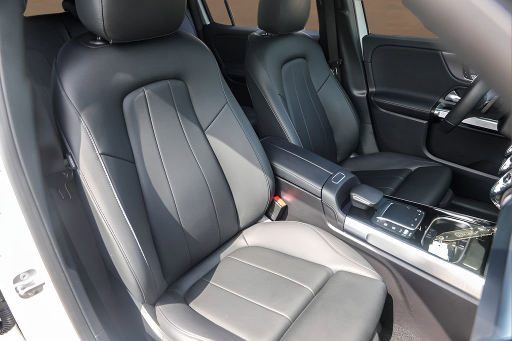 Used 2023 Mercedes-Benz EQB 350 4MATIC SUV image 31