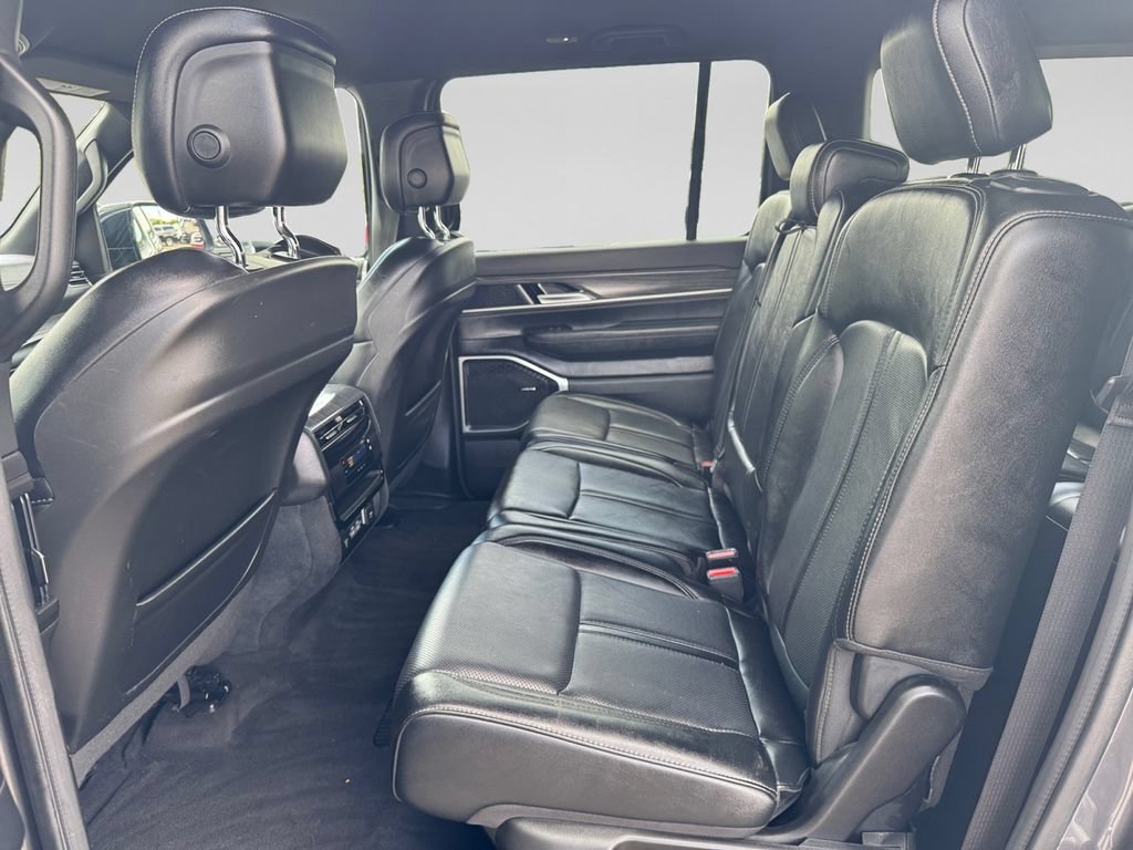 Used 2024 Jeep Wagoneer Series II w/ Flexible Seating Group AWD/4WD image 15