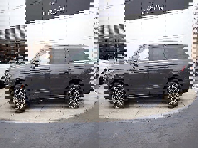 New 2025 Lincoln Navigator Black Label image 9