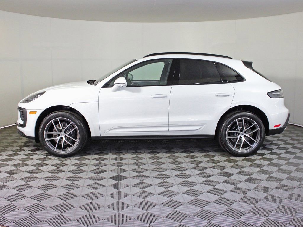 Used 2026 Porsche Macan image 2