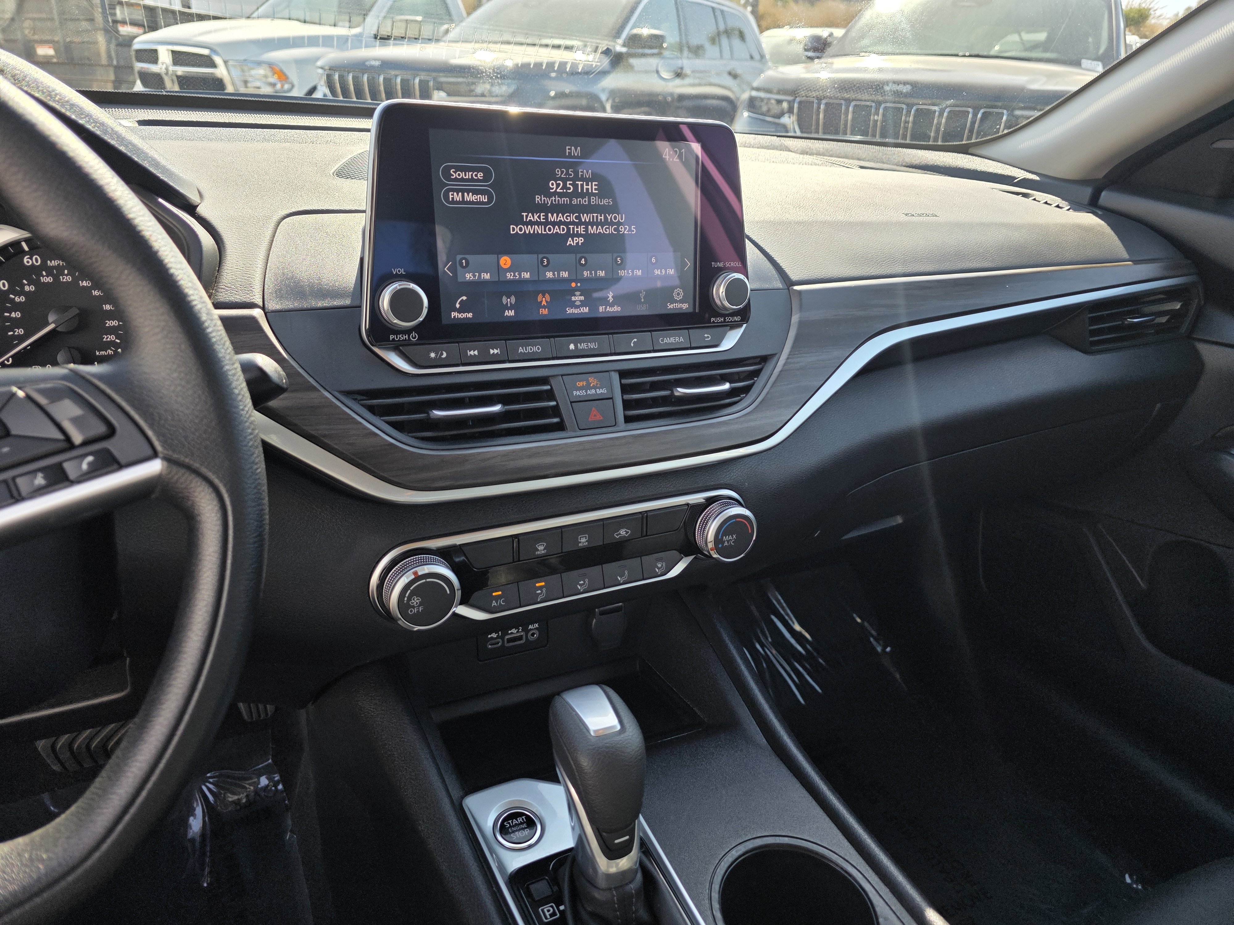 Used 2025 Nissan Altima 2.5 SV AWD/4WD image 12