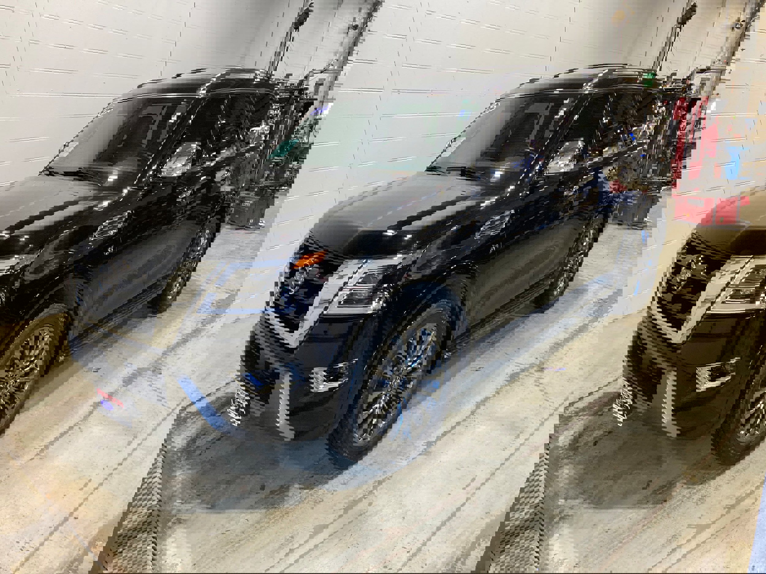 Used 2022 Nissan Armada Platinum w/ Captain's Chairs Package image 1