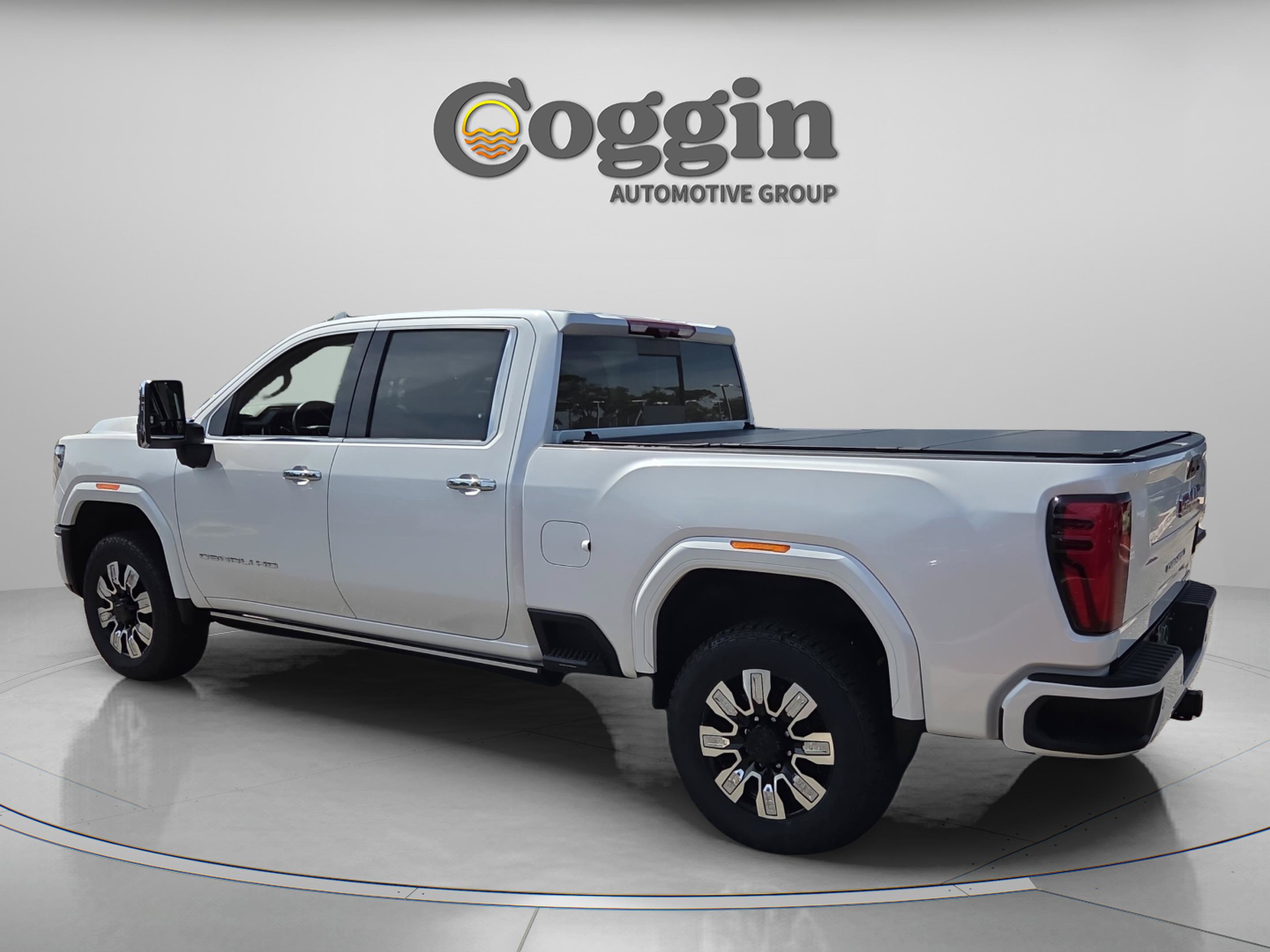 Certified 2024 GMC Sierra 2500 Denali w/ Denali Reserve Package AWD/4WD image 3