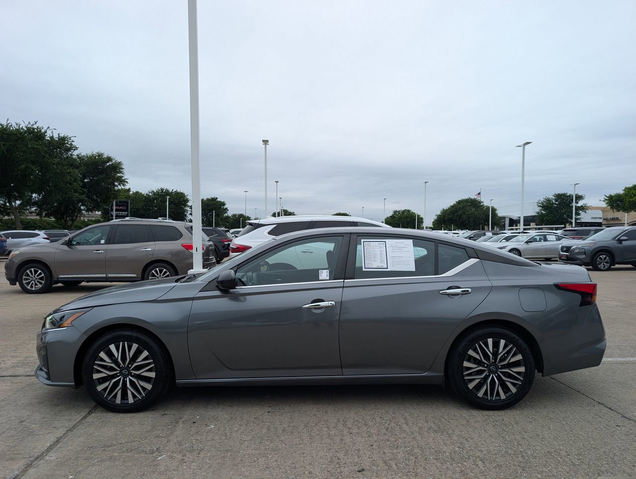 Certified 2024 Nissan Altima 2.5 SV FWD image 3