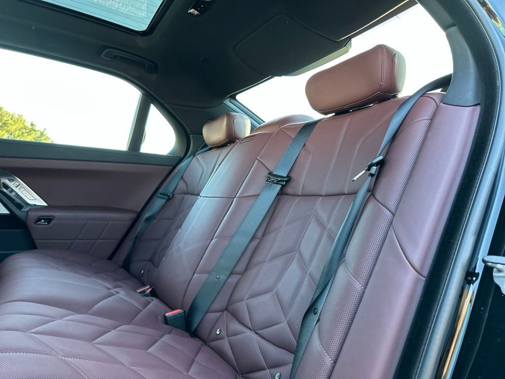 Certified 2023 BMW 760i xDrive image 24