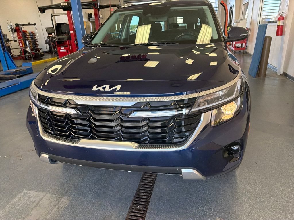 Used 2024 Kia Seltos EX AWD/4WD image 6