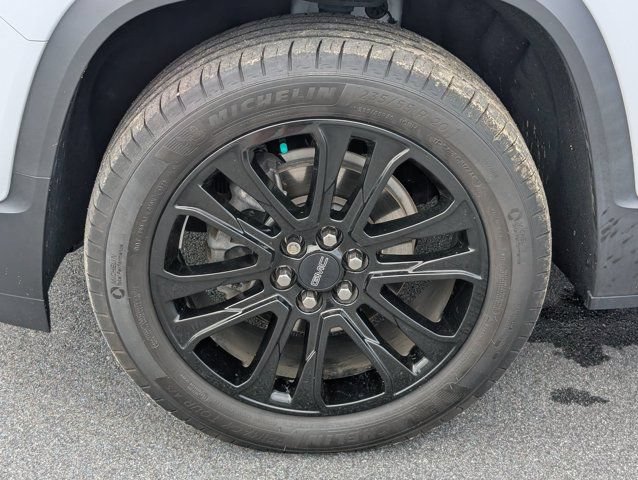Used 2023 GMC Acadia SLE w/ Driver Convenience Package FWD image 13