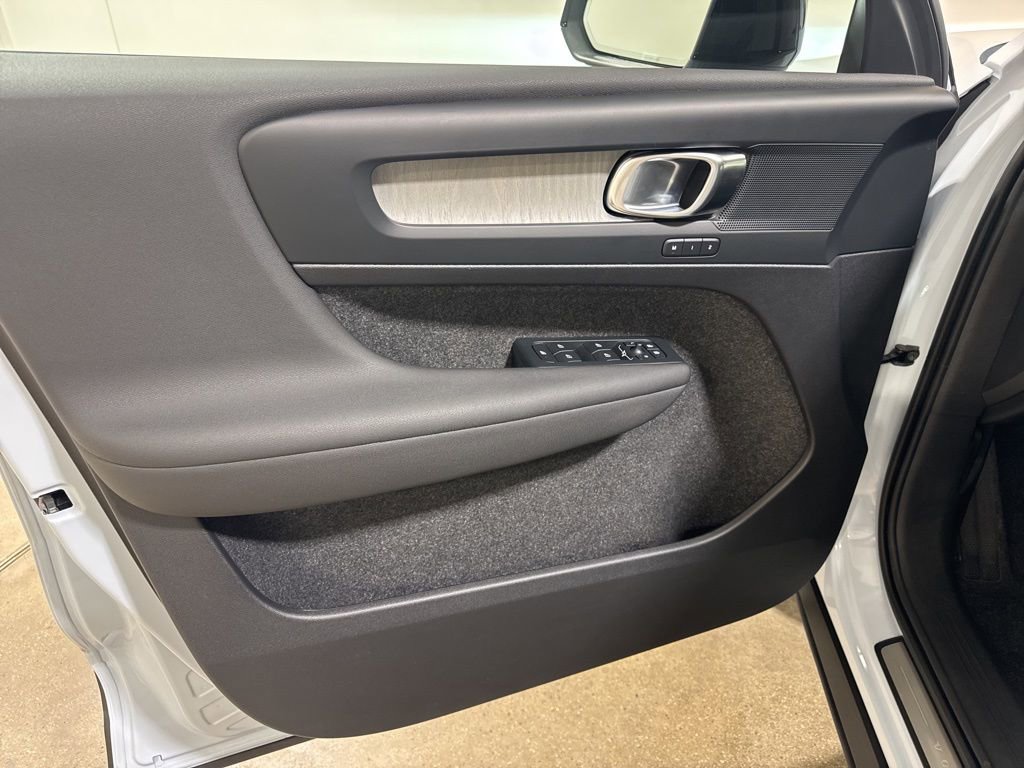 Used 2026 Volvo XC40 B5 Plus w/ Protection Package Premier AWD/4WD image 17