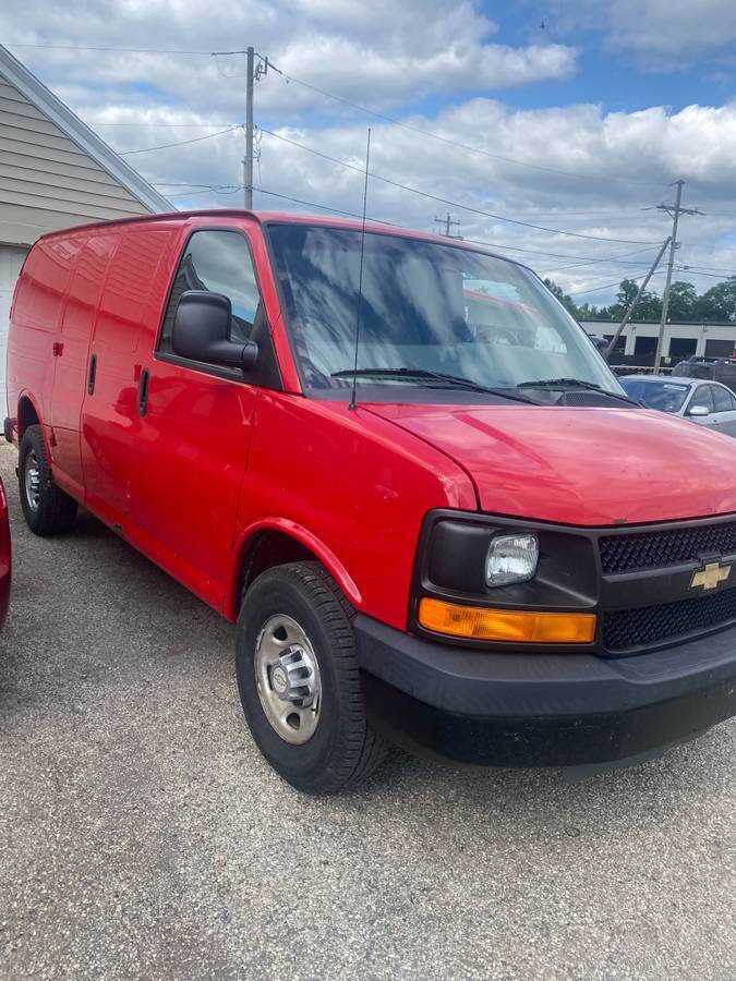 Used 2010 Chevrolet Express 3500 RWD image 2