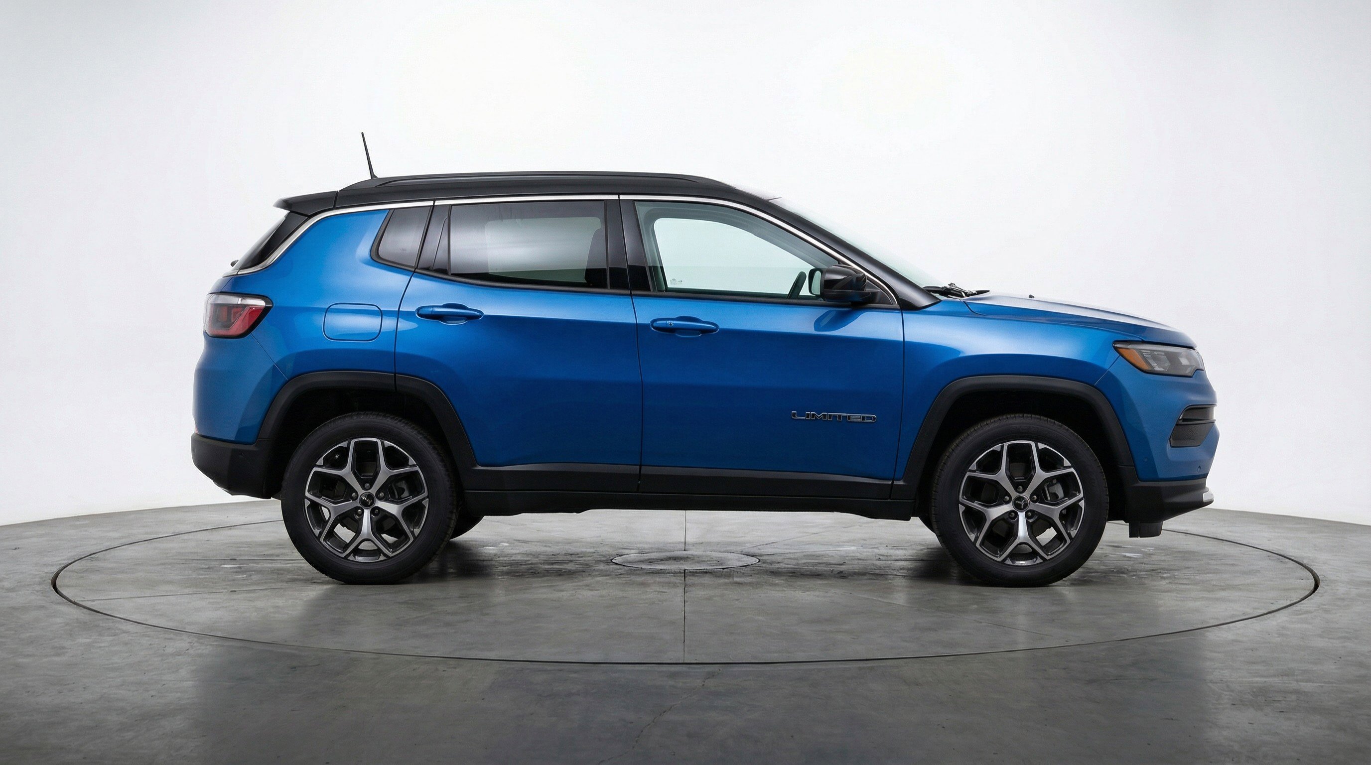 Used 2025 Jeep Compass Limited image 11