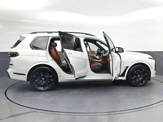 Used 2025 BMW X7 M60i AWD/4WD image 48