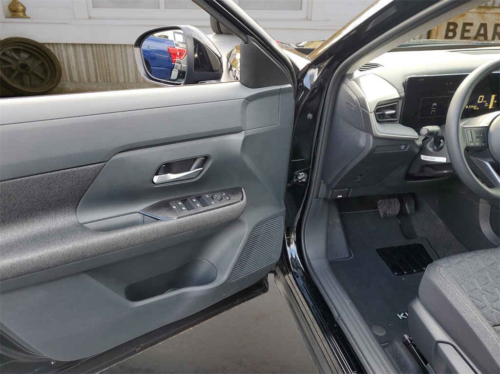 Used 2025 Nissan Kicks SV image 28