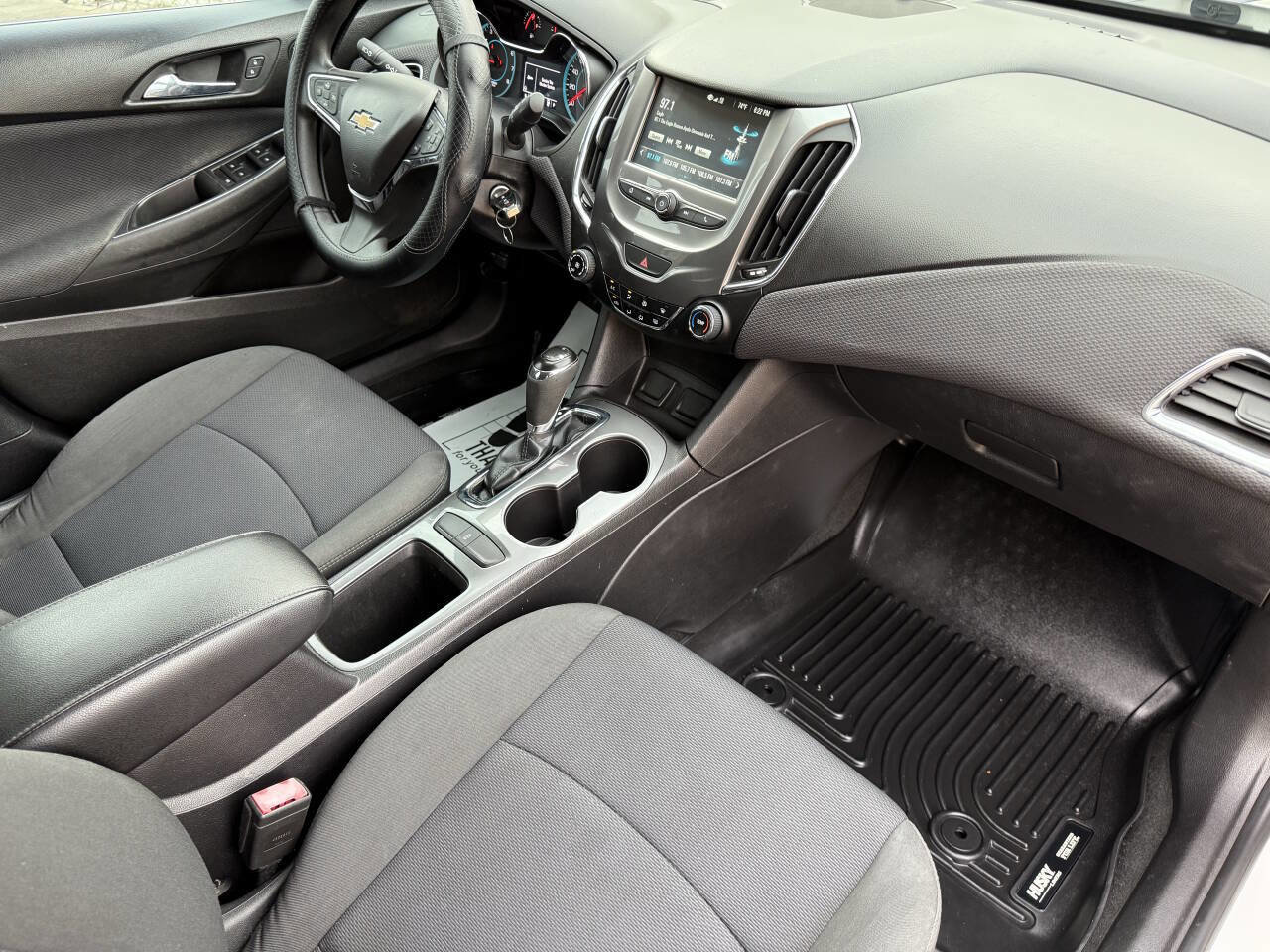 Used 2017 Chevrolet Cruze LT image 23