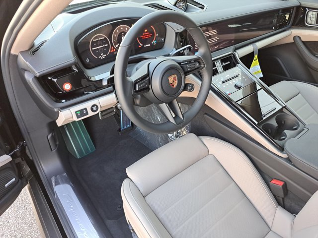 New 2026 Porsche Panamera 4 image 4
