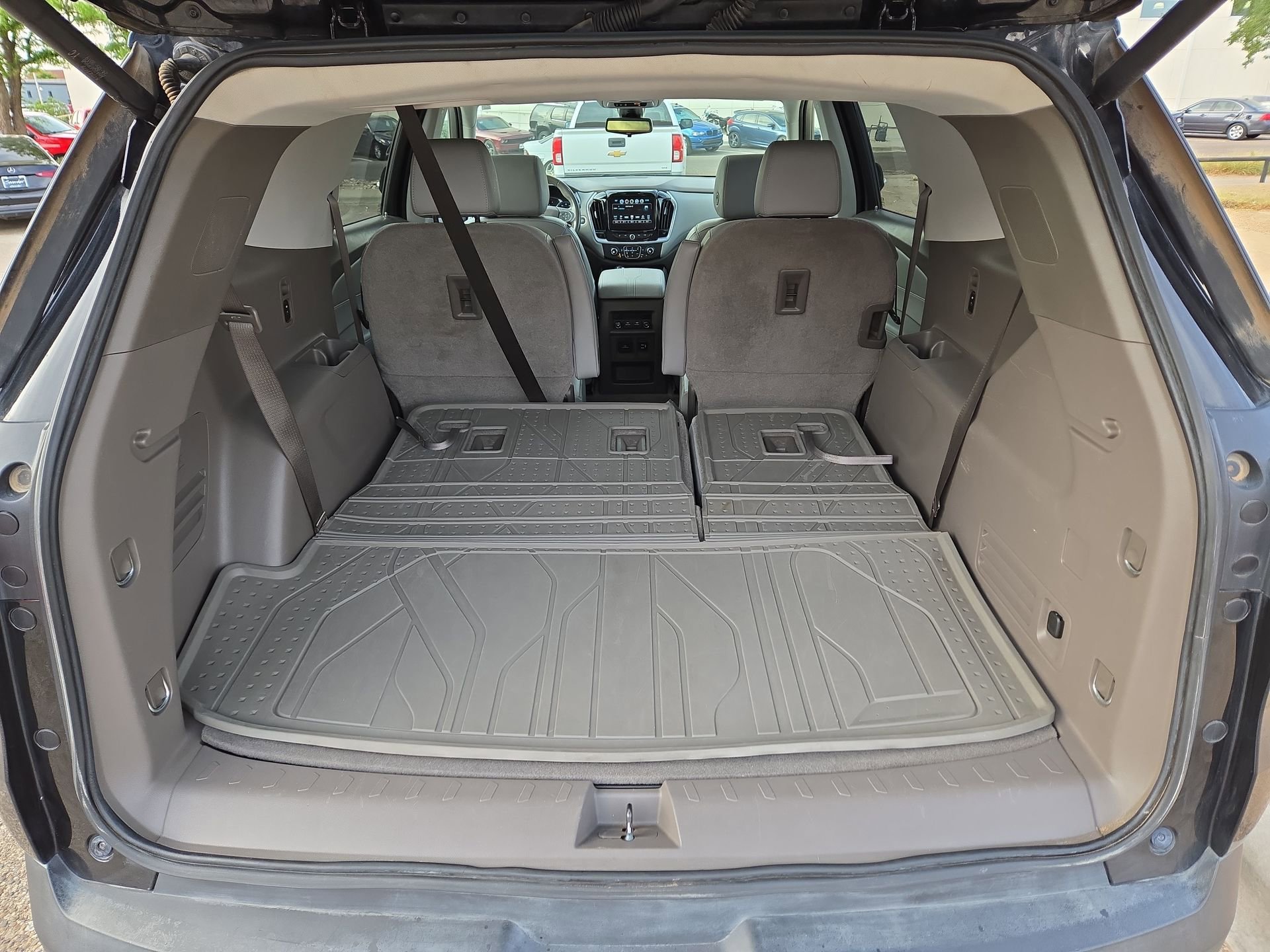 Used 2019 Chevrolet Traverse LT w/ LT Premium Package FWD image 12