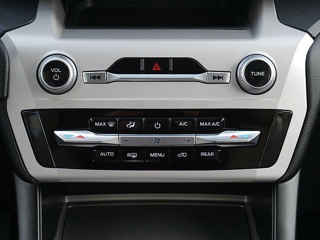 Used 2023 Ford Explorer AWD image 23