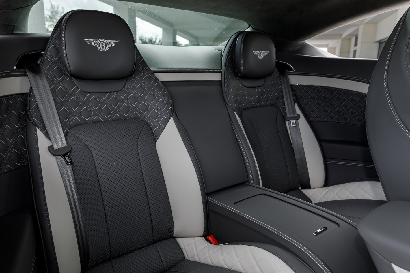 Used 2024 Bentley Continental GT V8 image 30