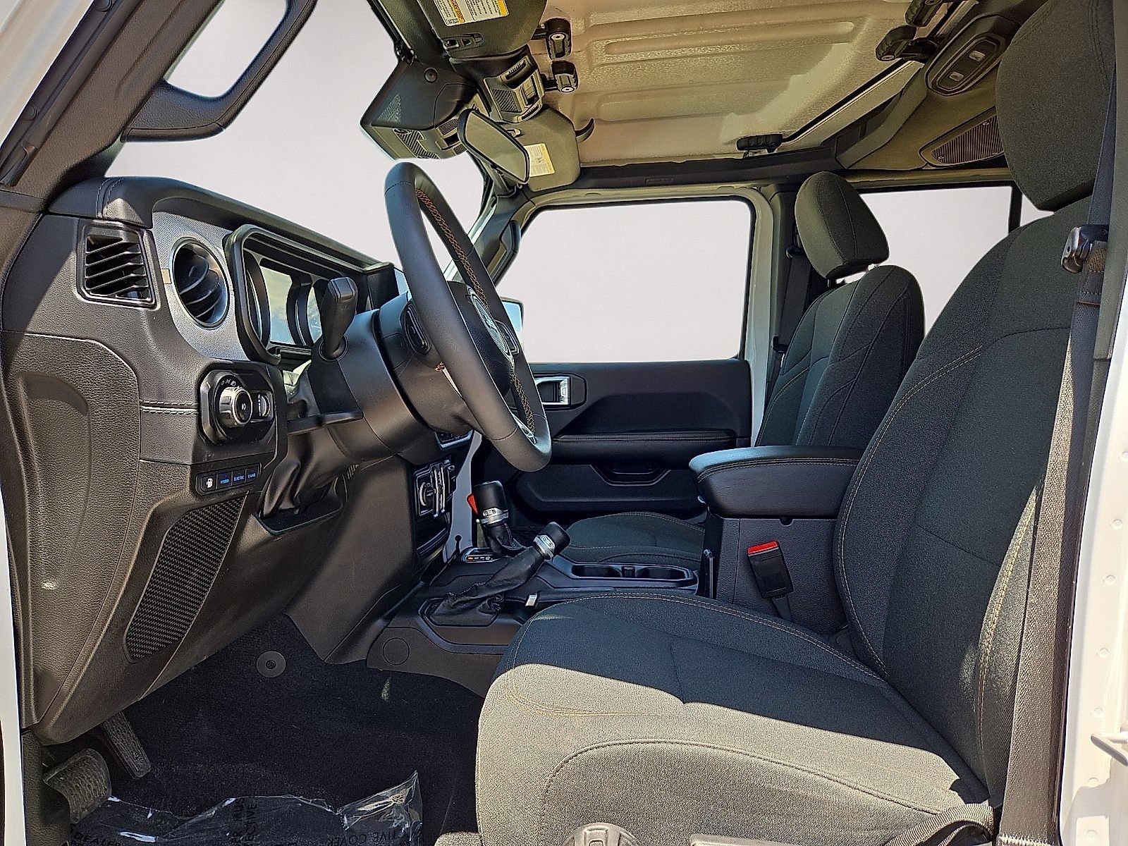Used 2024 Jeep Wrangler Unlimited Sahara AWD/4WD image 22