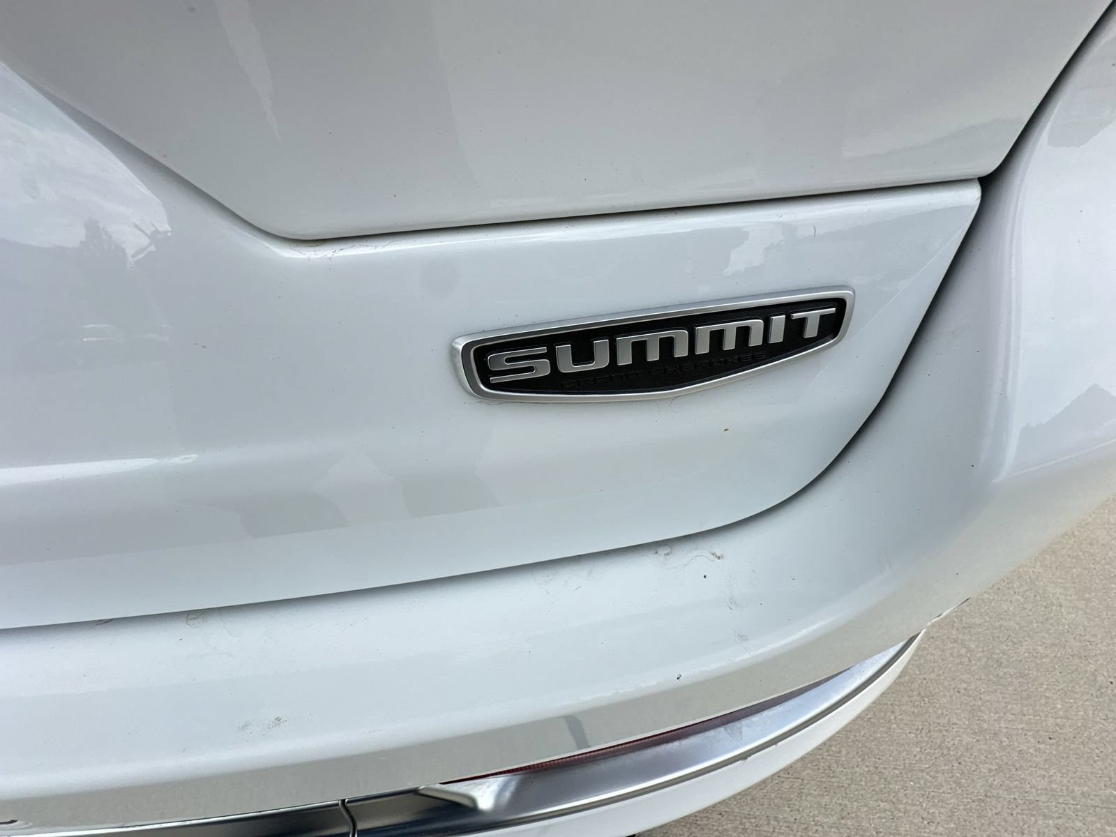 Used 2023 Jeep Grand Cherokee Summit AWD/4WD image 33