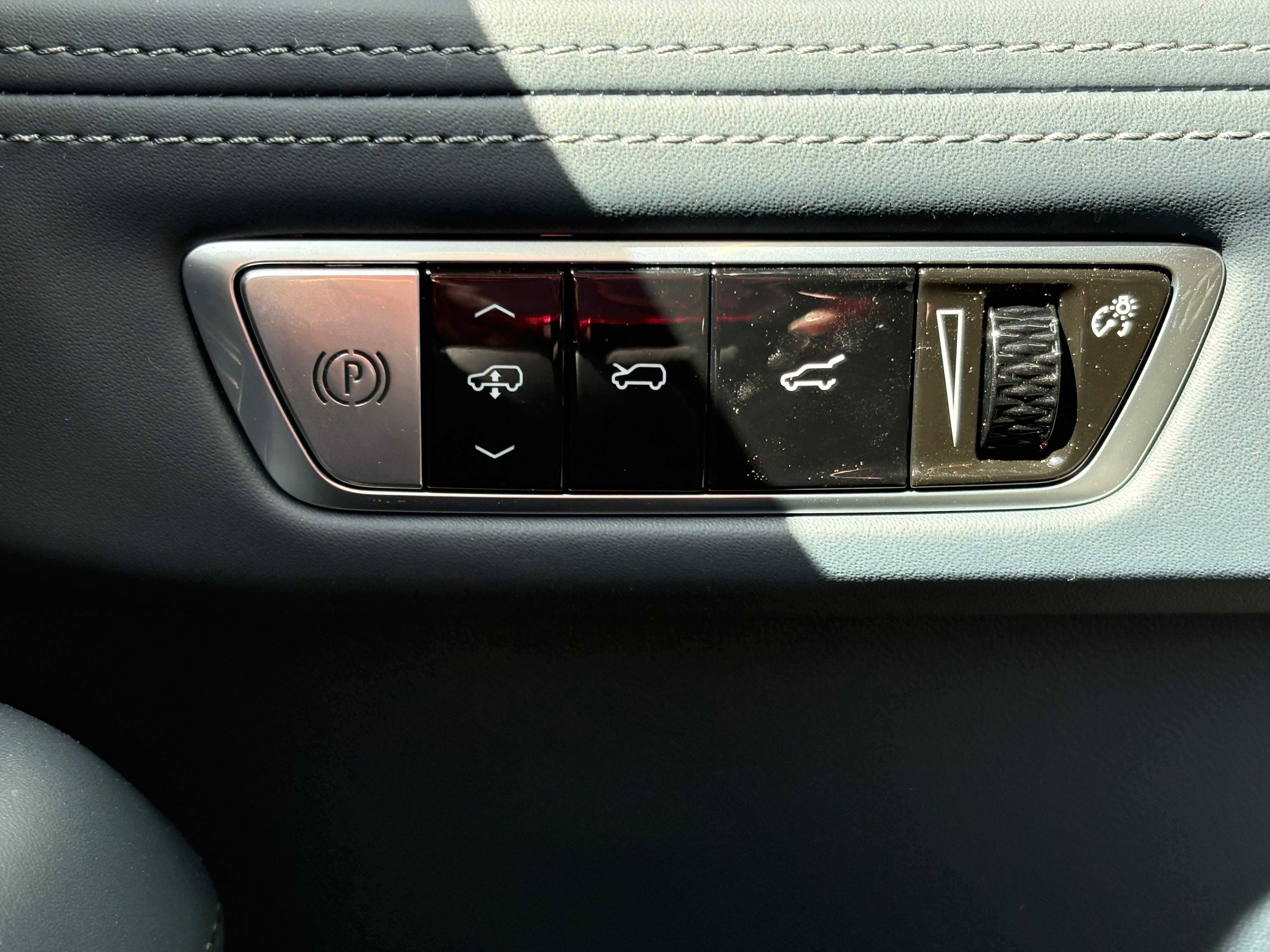 New 2025 Cadillac Escalade IQ Sport 2 w/ LPO, ONYX Package image 33