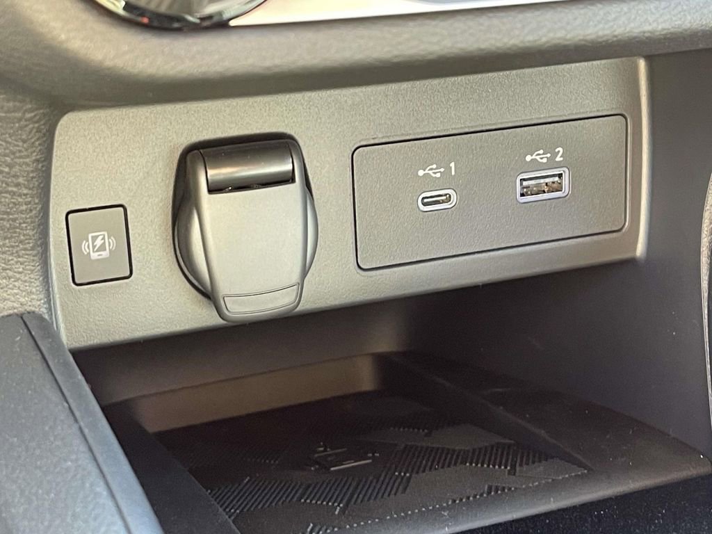 New 2025 Nissan Versa SR w/ Trunk Package image 29