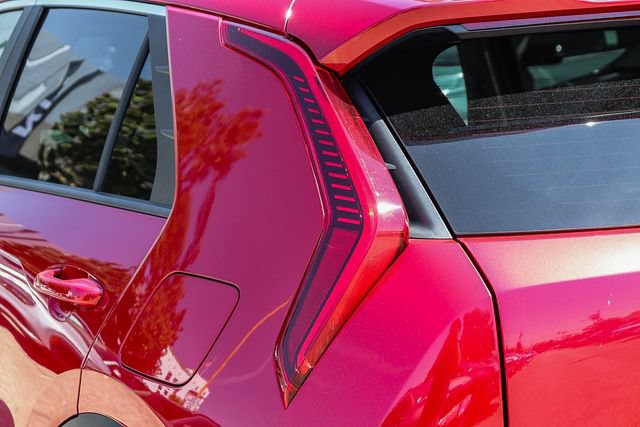 Certified 2025 Kia Niro EX FWD image 10