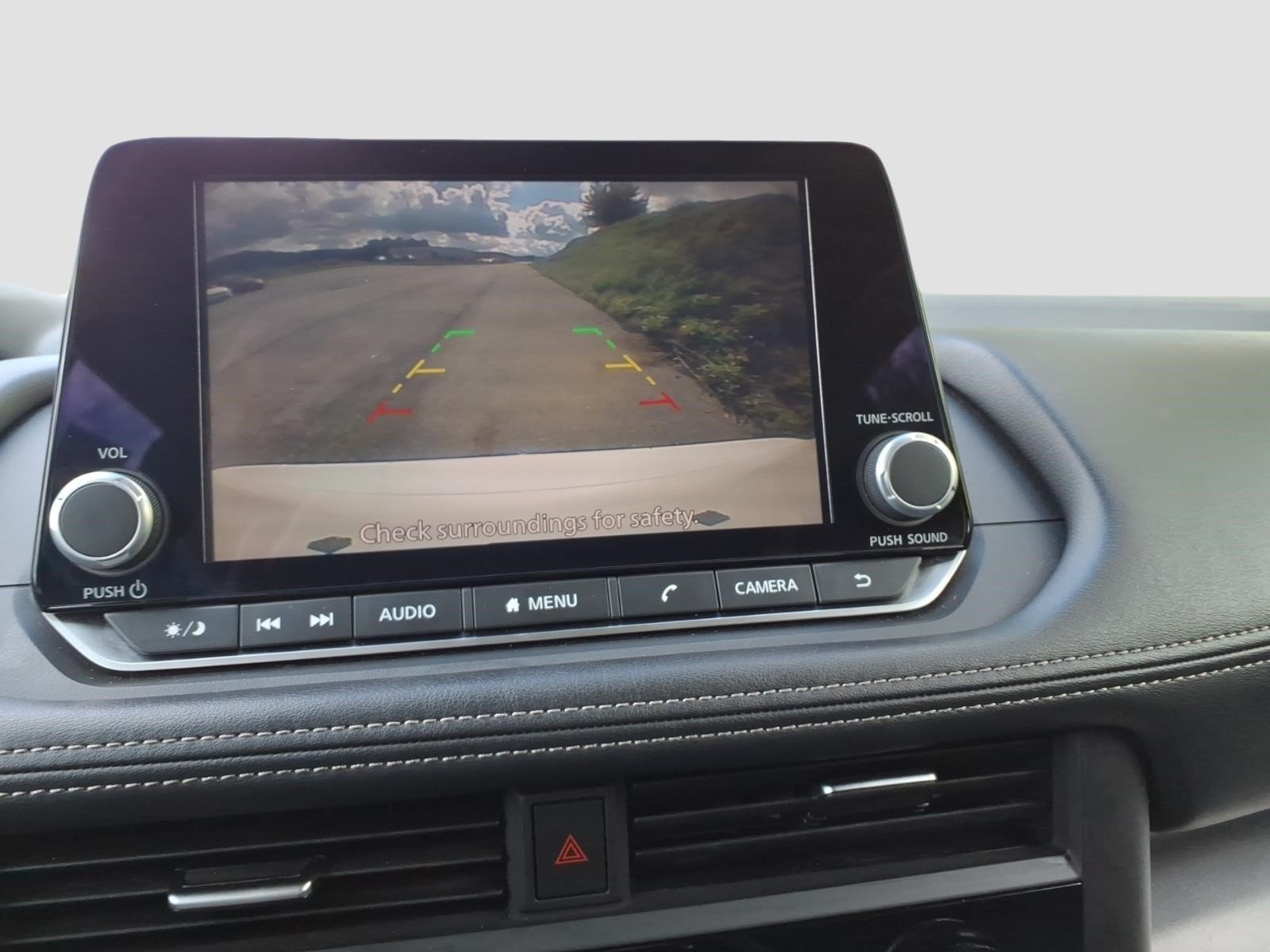 Used 2025 Nissan Rogue SV AWD/4WD image 18