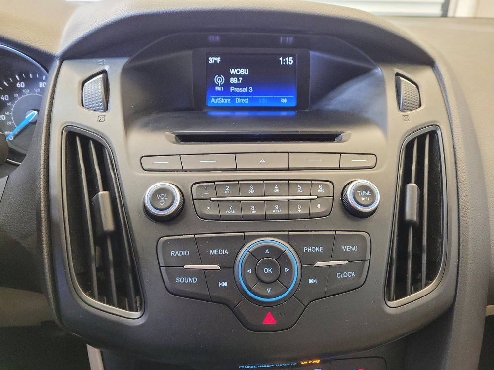 Used 2016 Ford Focus SE w/ SE Cold Weather Package image 25