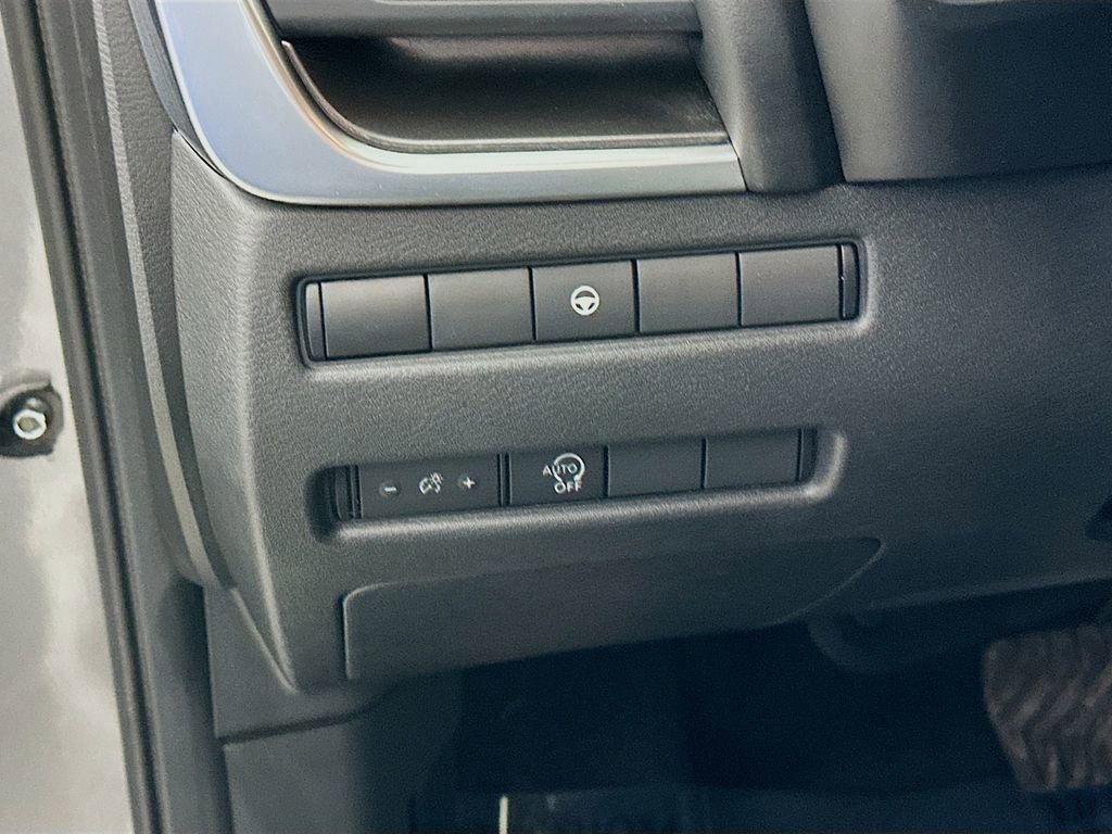 Certified 2023 Nissan Rogue SV image 17