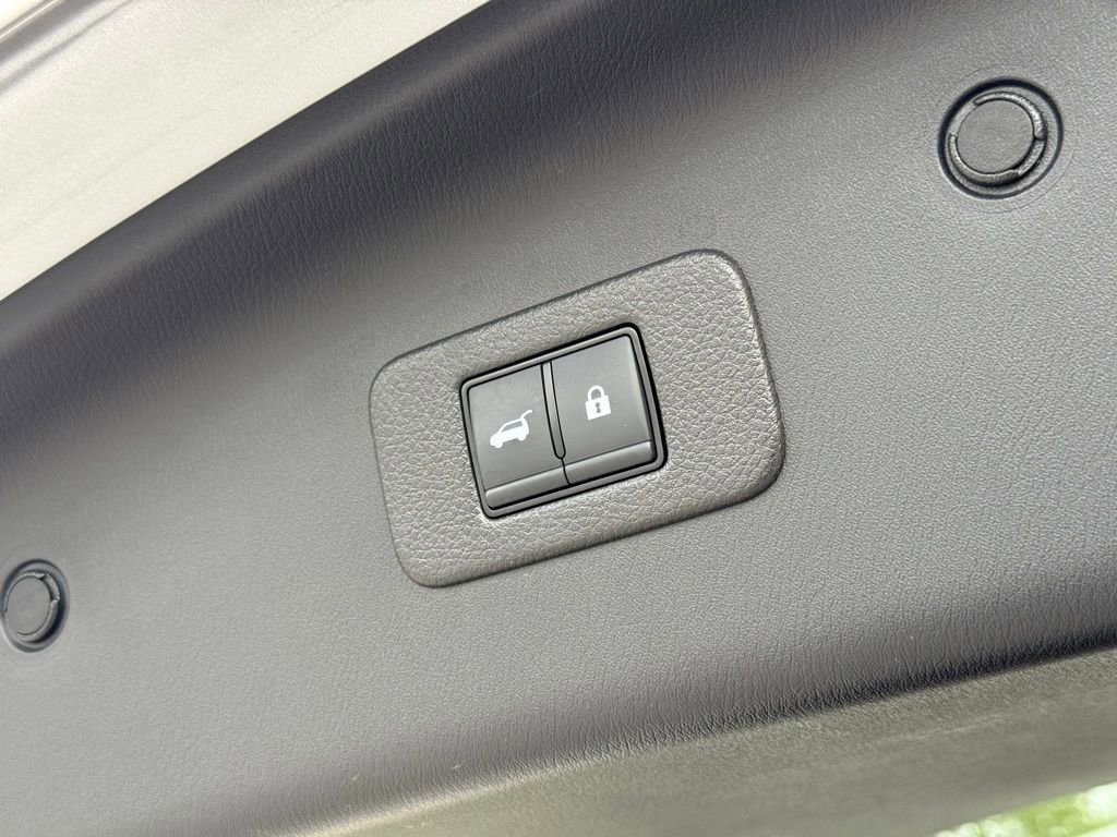 Used 2024 Nissan Armada SL w/ Captain's Chairs Package image 23