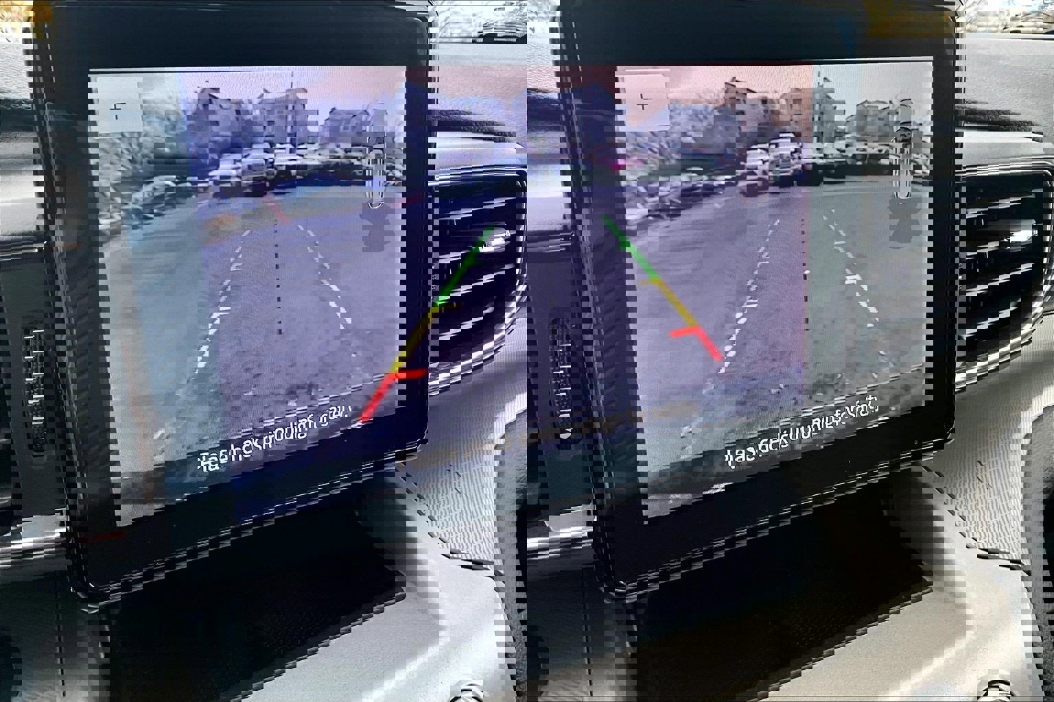 Used 2022 Ford Explorer XLT w/ Equipment Group 202A image 19