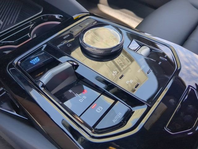 Used 2025 BMW i5 eDrive40i w/ Premium Package image 22