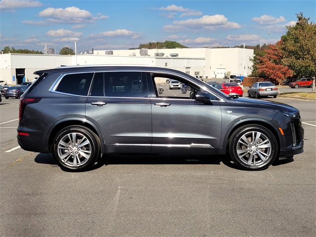 Used 2023 Cadillac XT6 Premium Luxury image 2