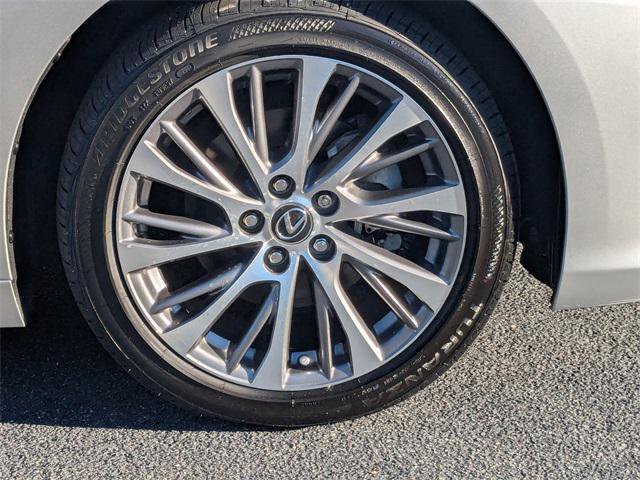 Certified 2021 Lexus ES 300h w/ Premium Package image 13