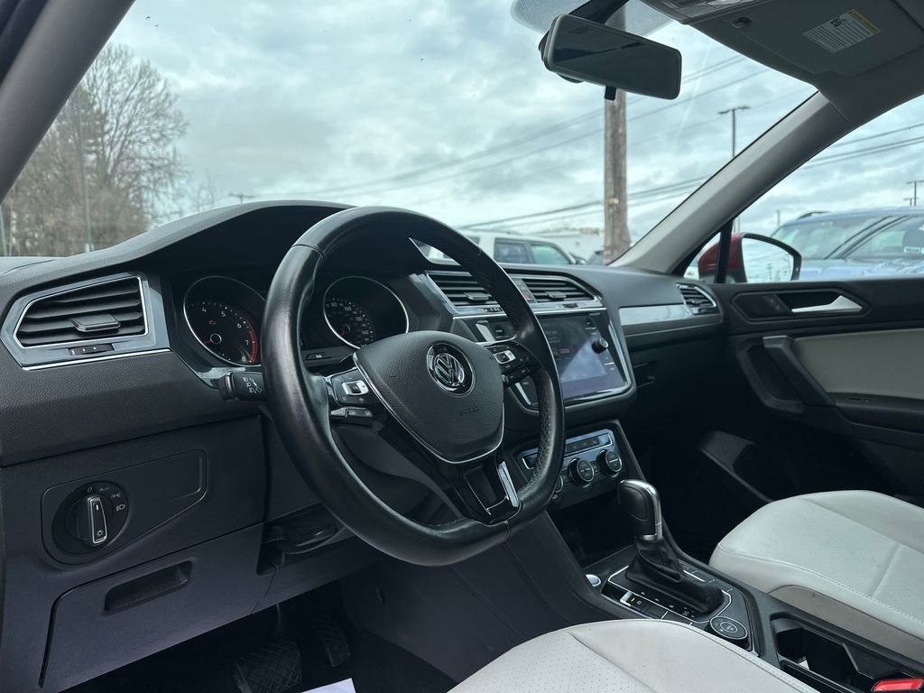 Used 2019 Volkswagen Tiguan SE w/ Panoramic Sunroof Package AWD/4WD image 6