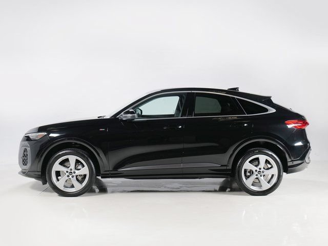 Used 2025 Audi Q5 Premium Plus w/ Premium Plus AWD/4WD image 2