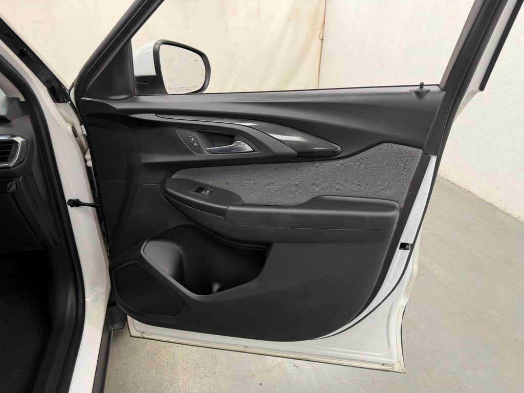 Used 2021 Chevrolet TrailBlazer LT w/ Convenience Package FWD image 9