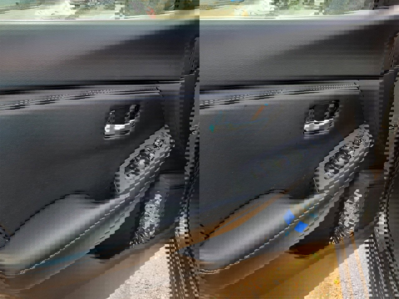 Used 2025 Nissan Sentra SV image 11