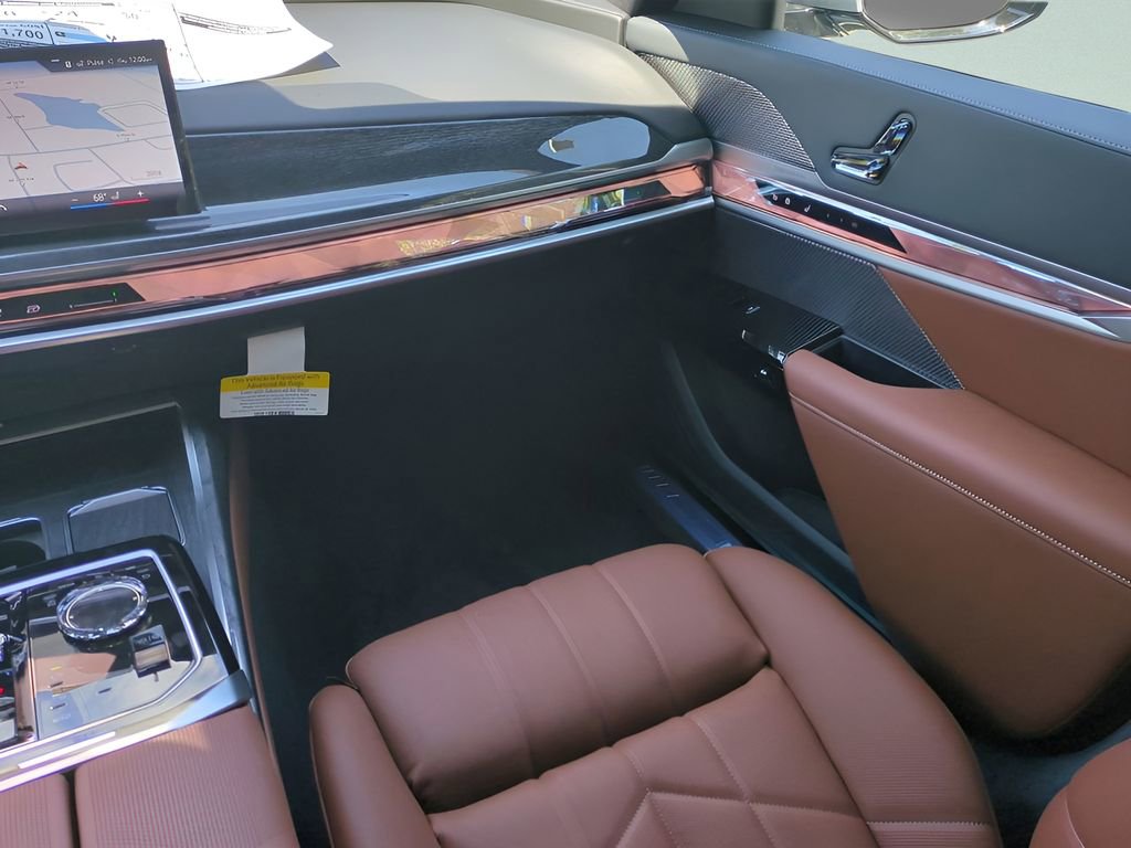 New 2026 BMW 750e xDrive AWD/4WD image 16