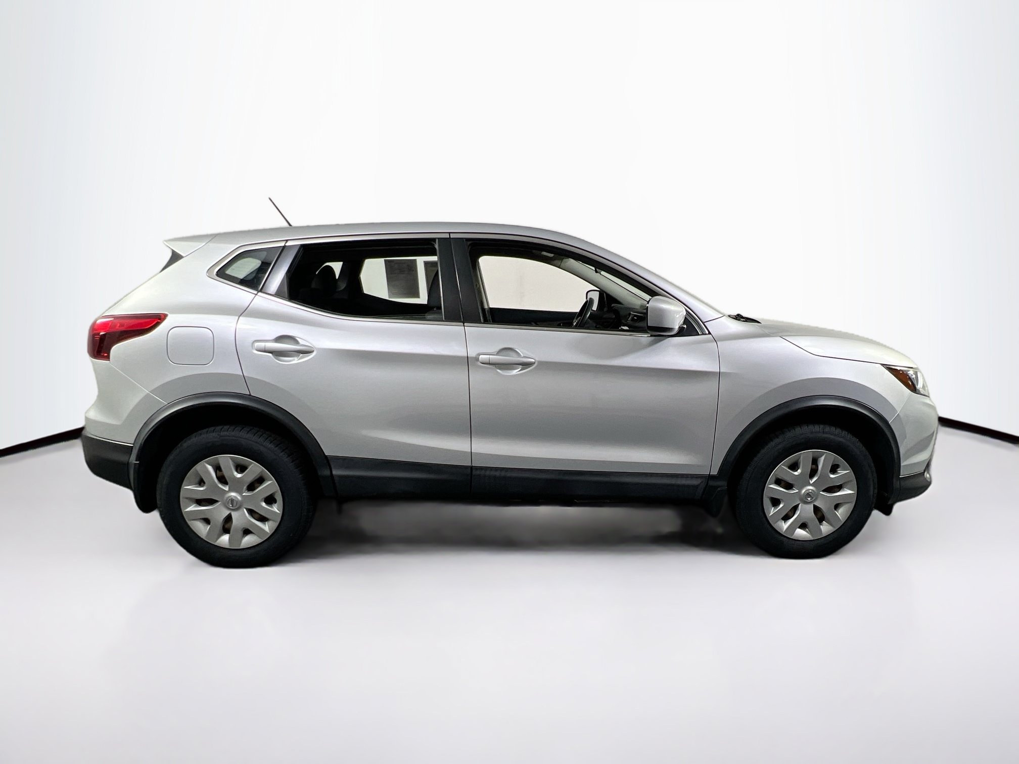 Used 2018 Nissan Rogue Sport S AWD/4WD image 4