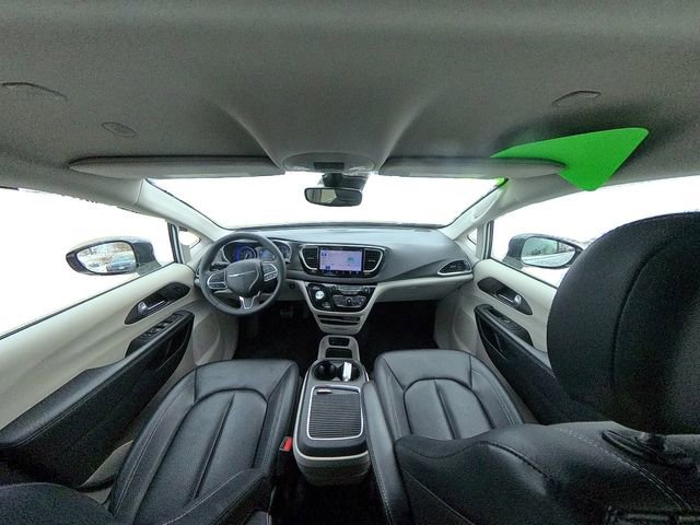 Used 2024 Chrysler Pacifica Touring-L image 32