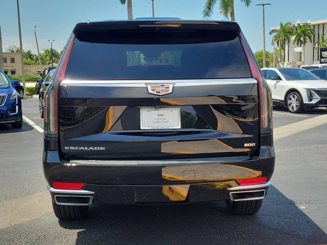Used 2021 Cadillac Escalade Premium Luxury AWD/4WD image 4