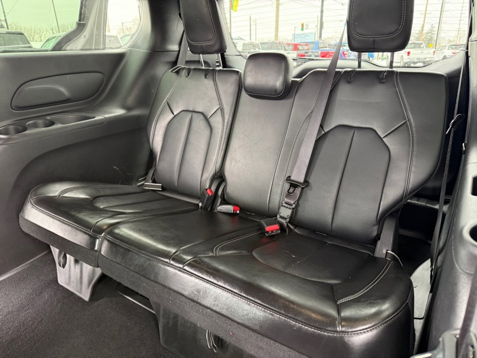 Used 2025 Chrysler Pacifica Select image 20